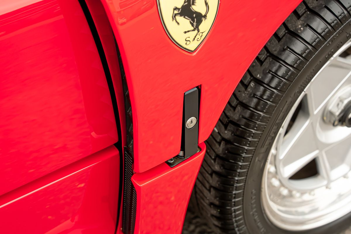 FERRARI F40