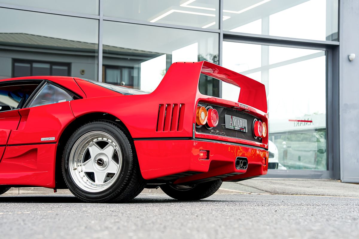 FERRARI F40