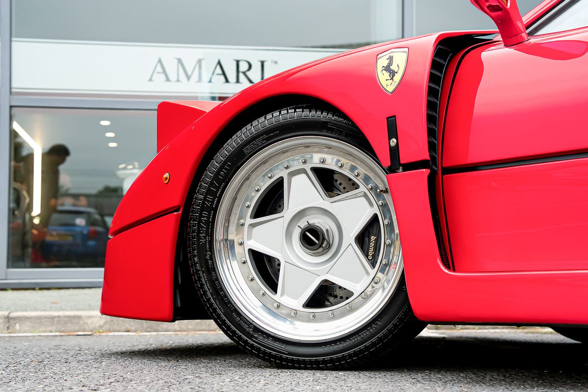 FERRARI F40