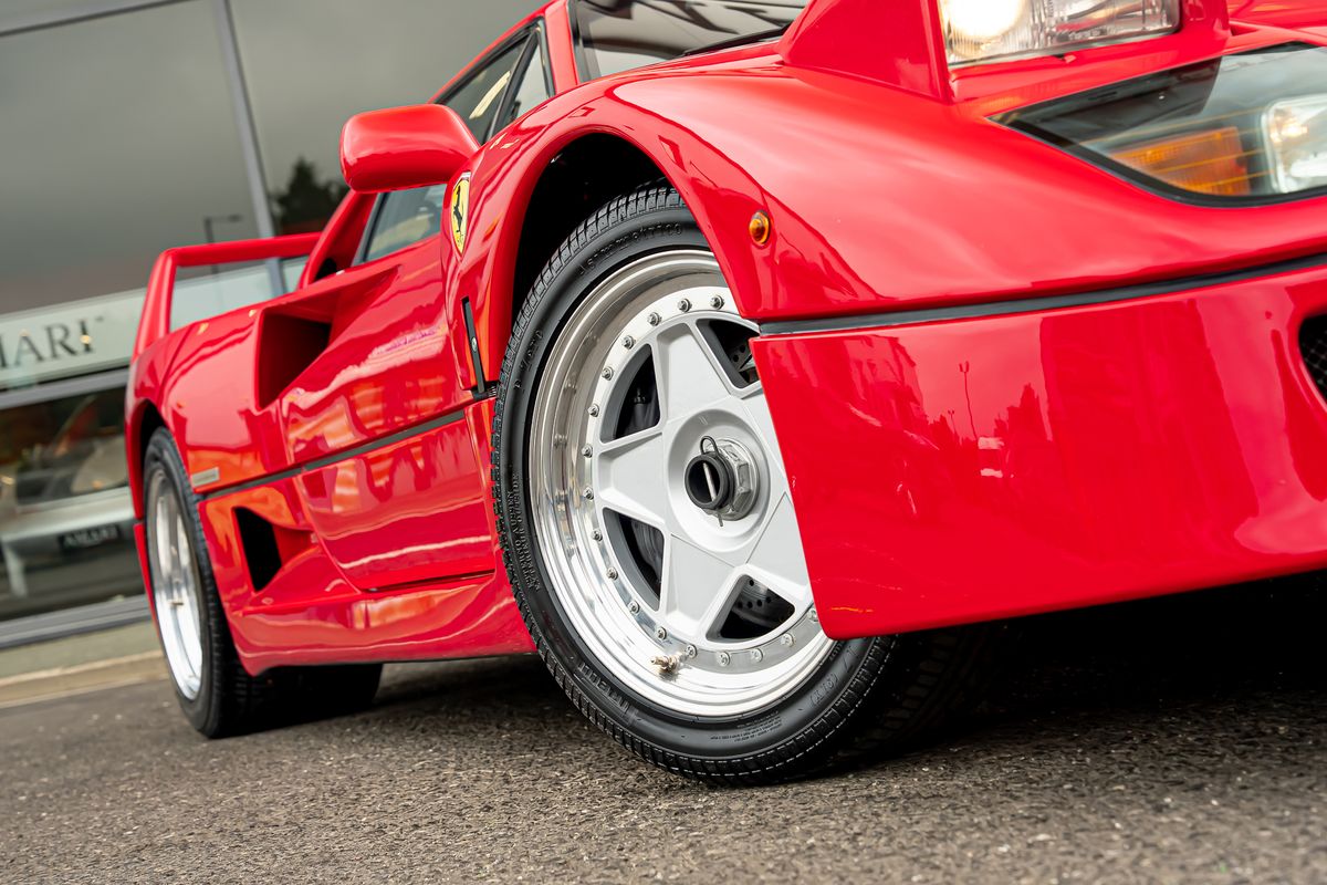 FERRARI F40