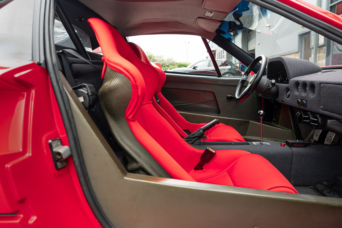 FERRARI F40