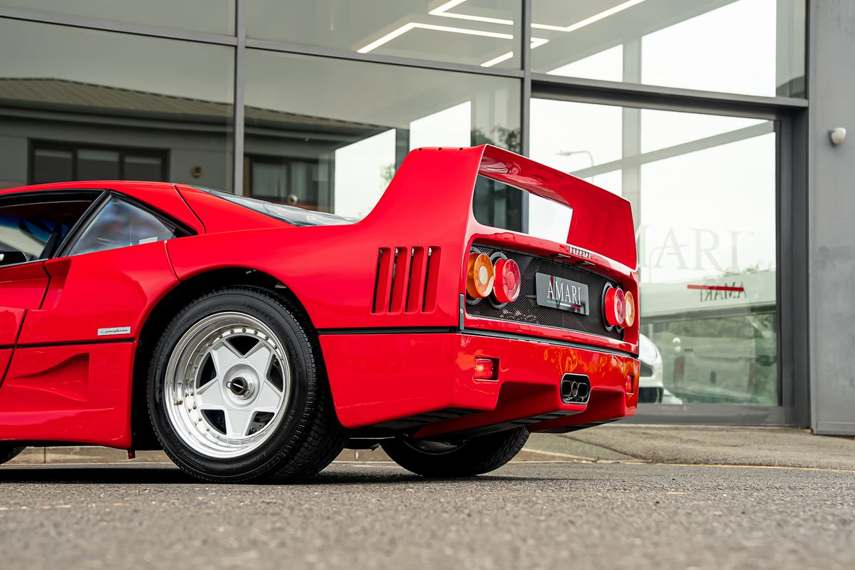 FERRARI F40