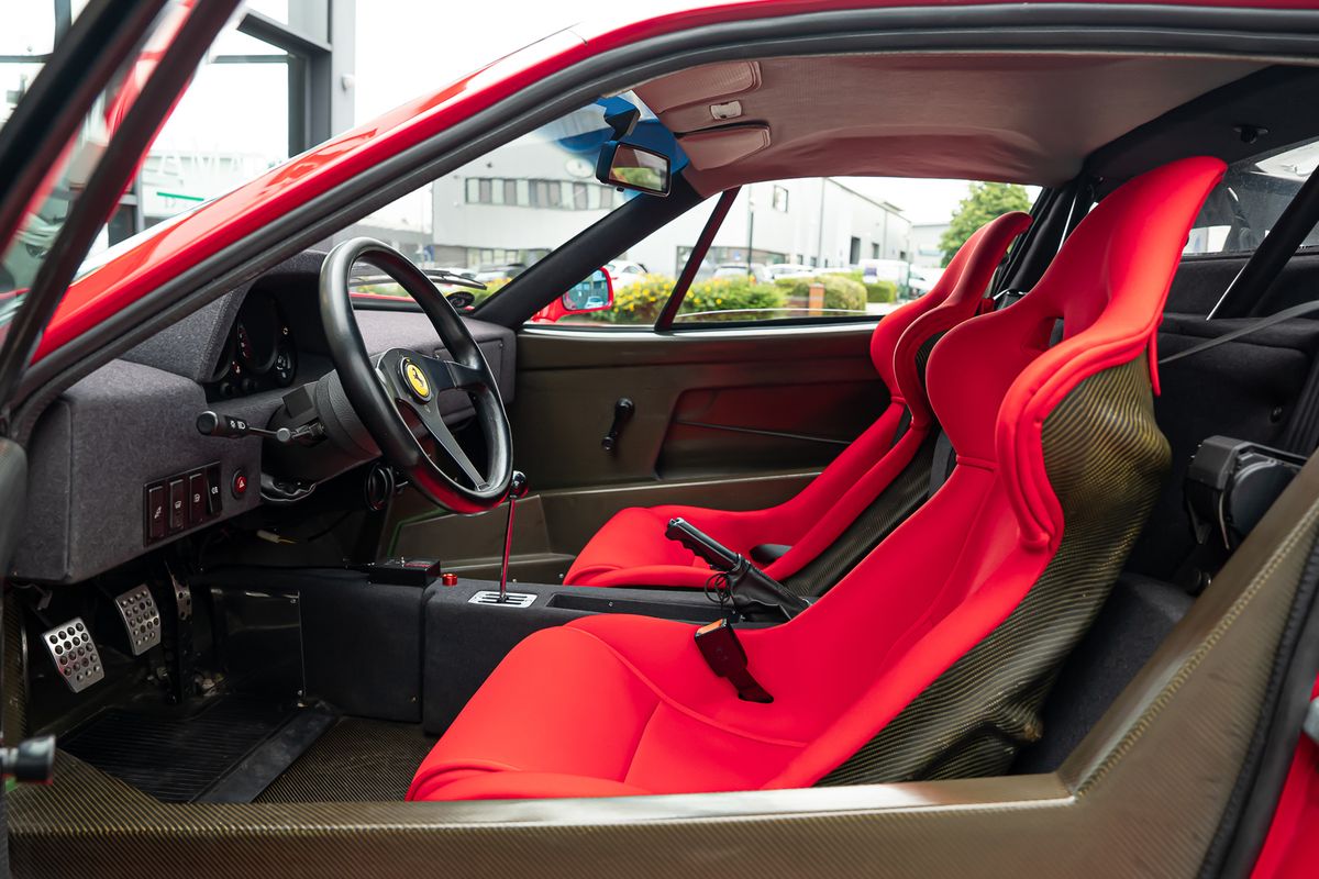 FERRARI F40