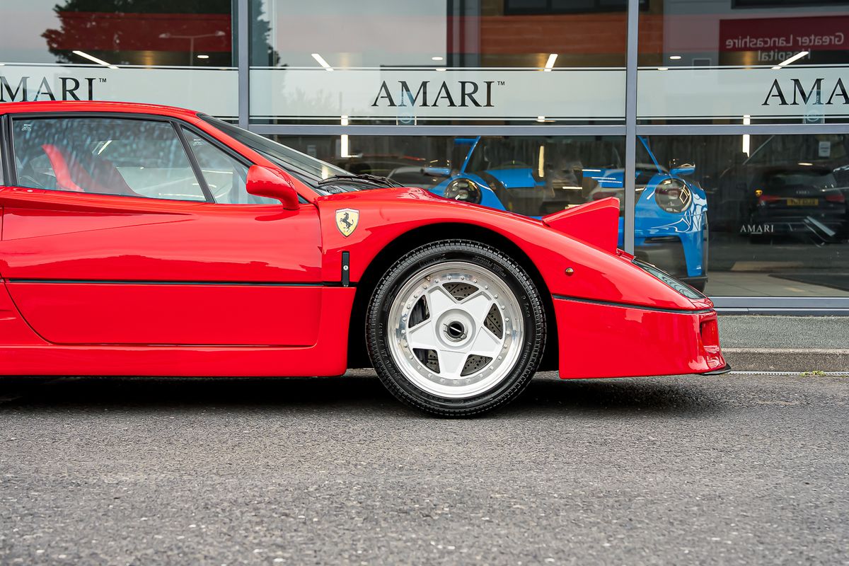 FERRARI F40