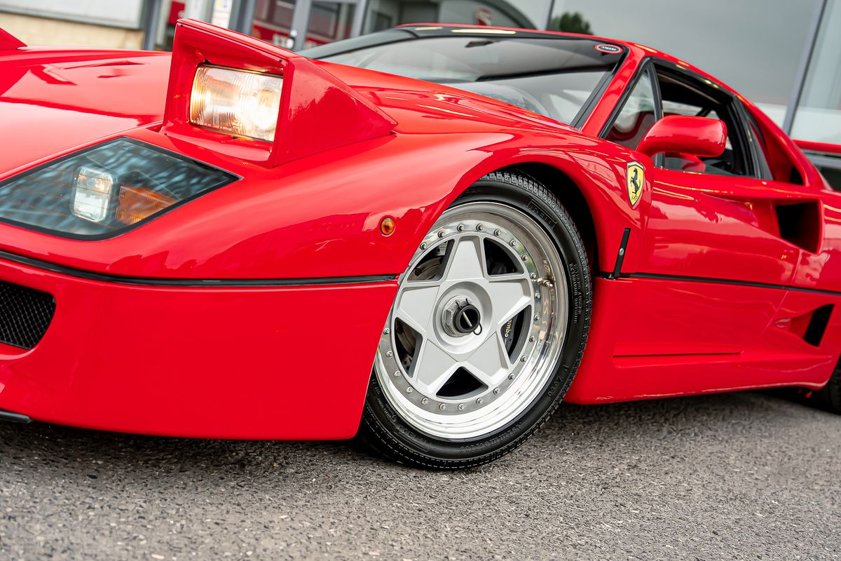 FERRARI F40