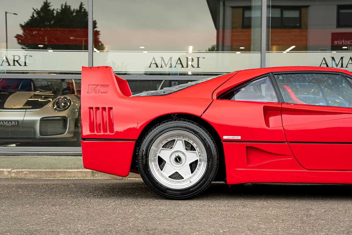FERRARI F40