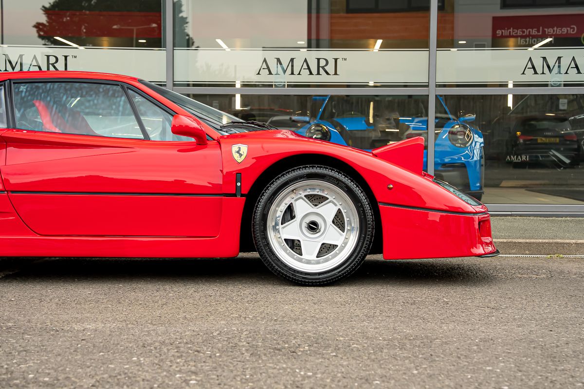 FERRARI F40