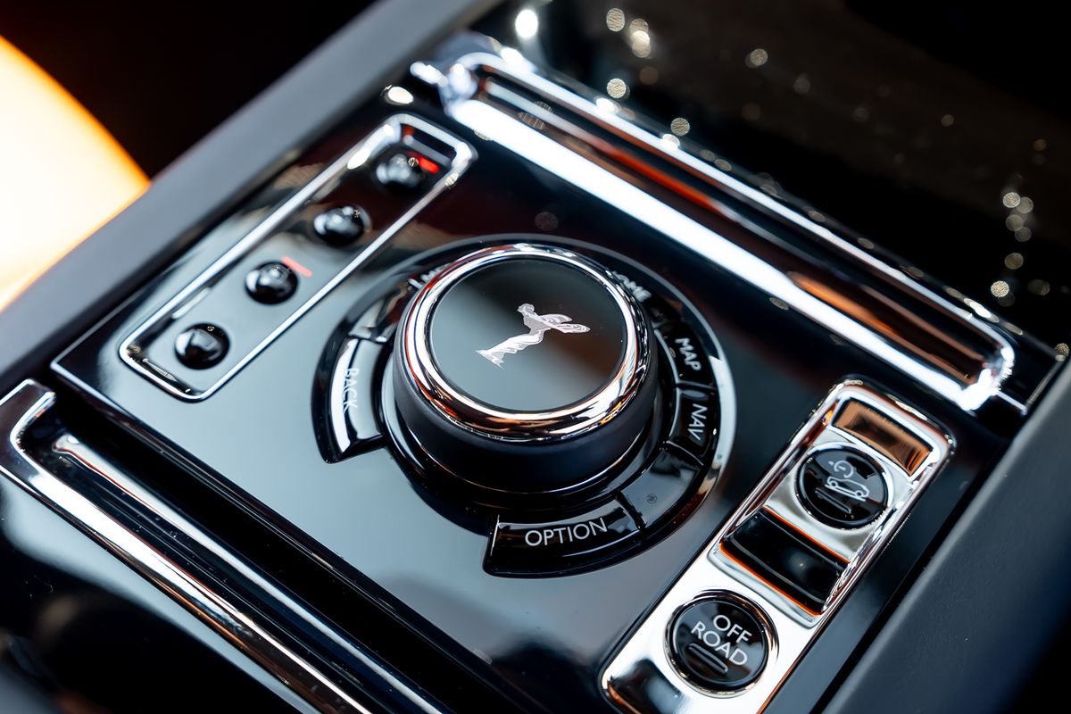 ROLLS ROYCE CULLINAN V12 V12