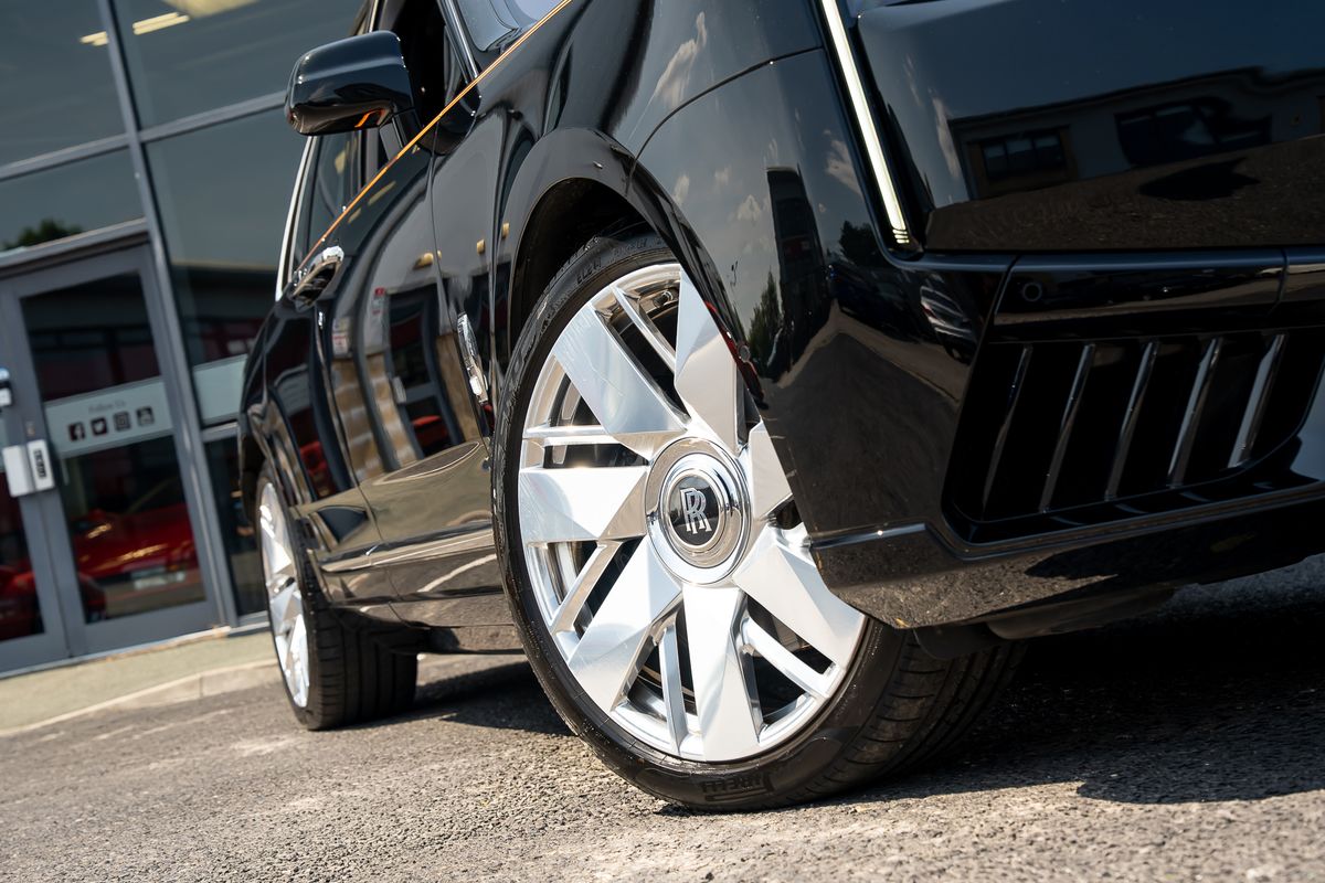ROLLS ROYCE CULLINAN V12 V12