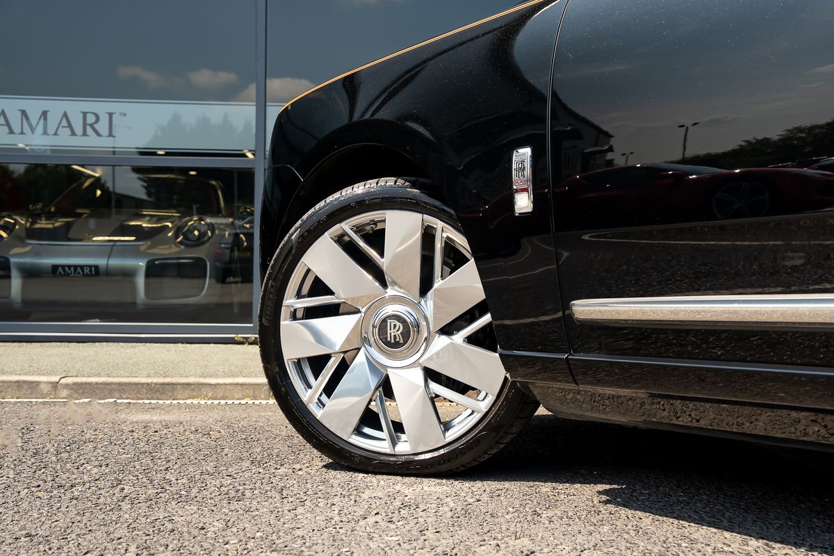 ROLLS ROYCE CULLINAN V12 V12