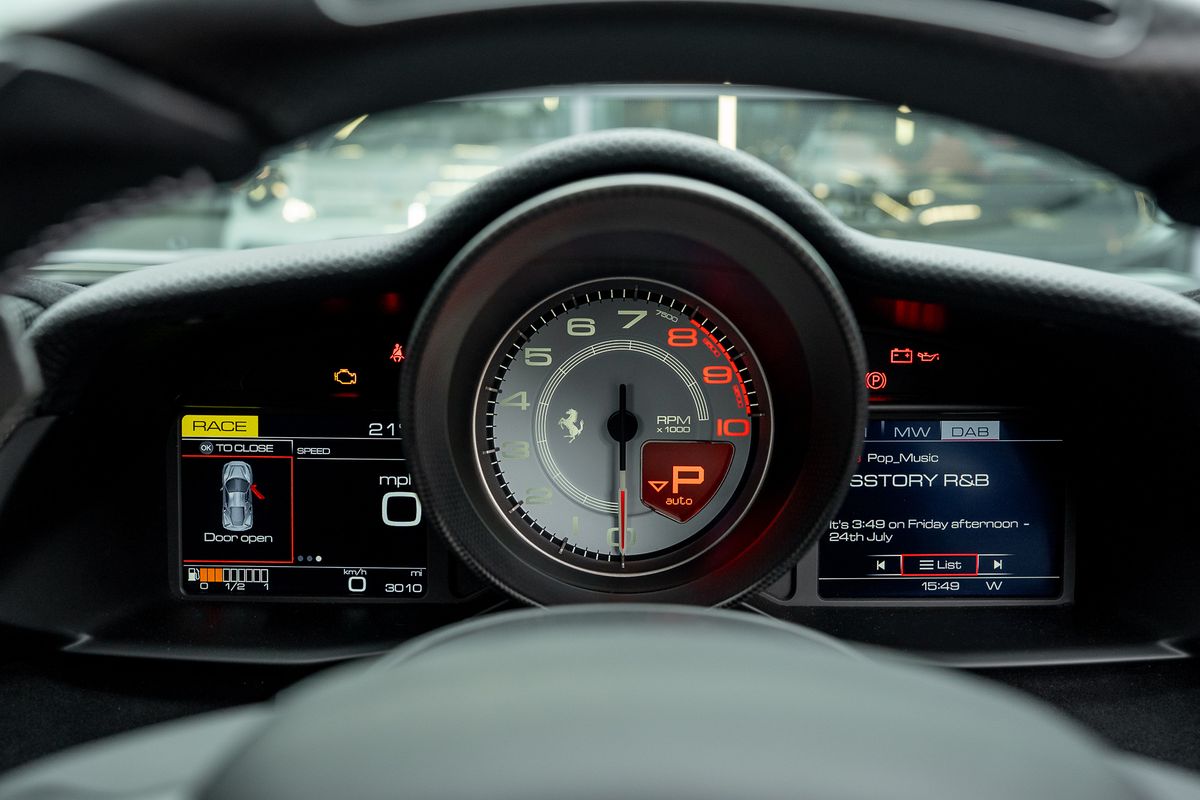 FERRARI 488 PISTA COUPE 3.9 VS 2DR SEMI AUTO