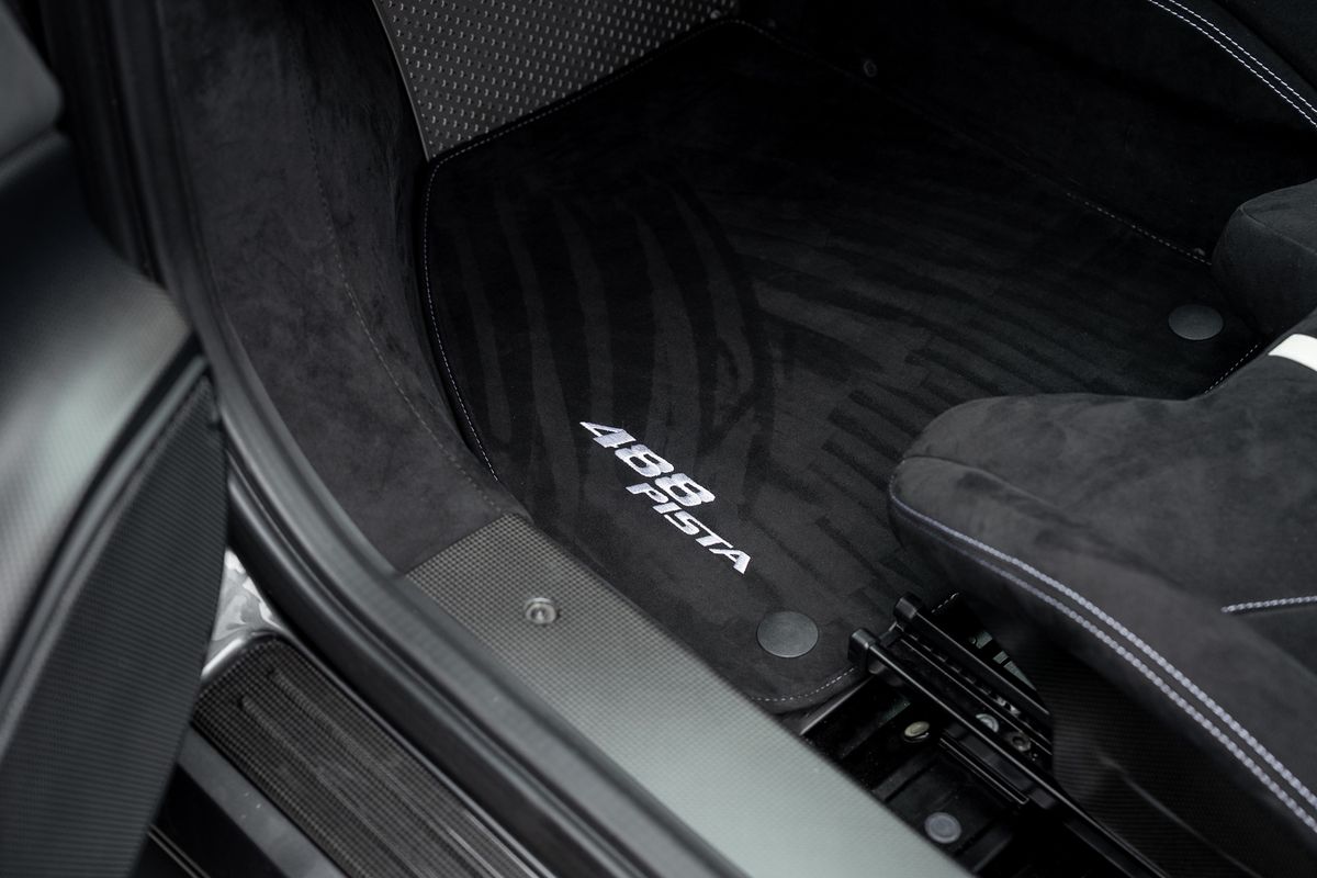 FERRARI 488 PISTA COUPE 3.9 VS 2DR SEMI AUTO
