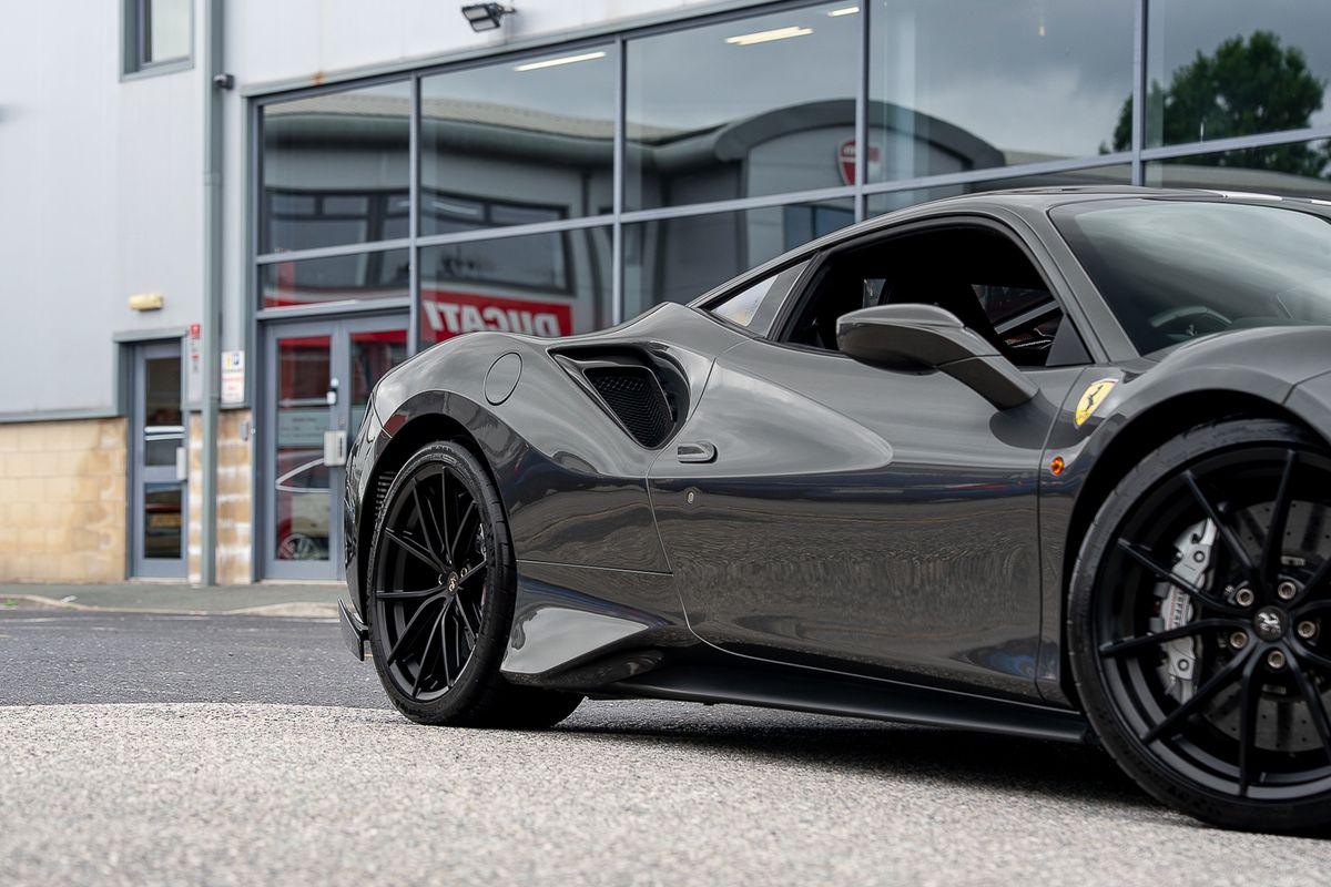 FERRARI 488 PISTA COUPE 3.9 VS 2DR SEMI AUTO