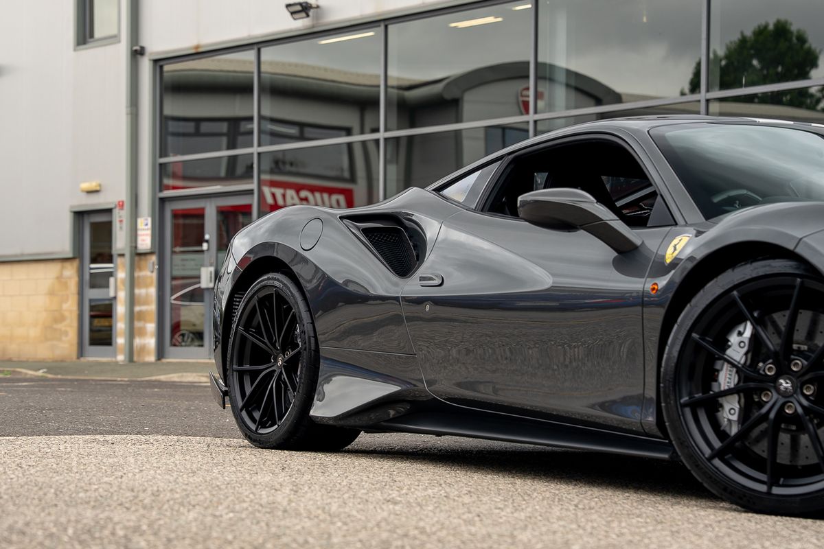 FERRARI 488 PISTA COUPE 3.9 VS 2DR SEMI AUTO