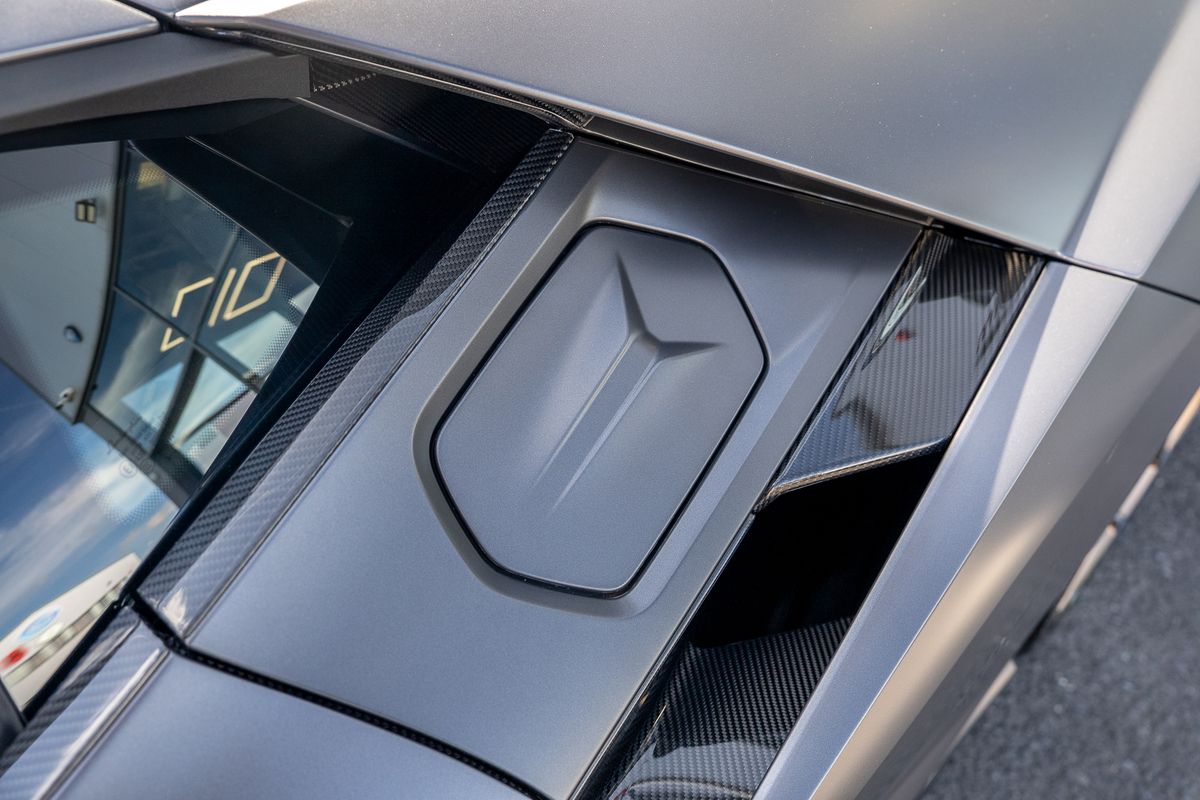 LAMBORGHINI REVUELTO PHEV S-A