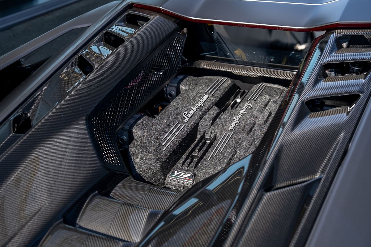 LAMBORGHINI REVUELTO PHEV S-A