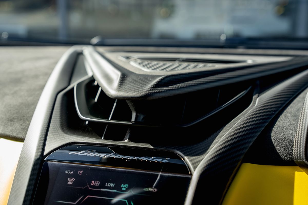 LAMBORGHINI REVUELTO PHEV S-A