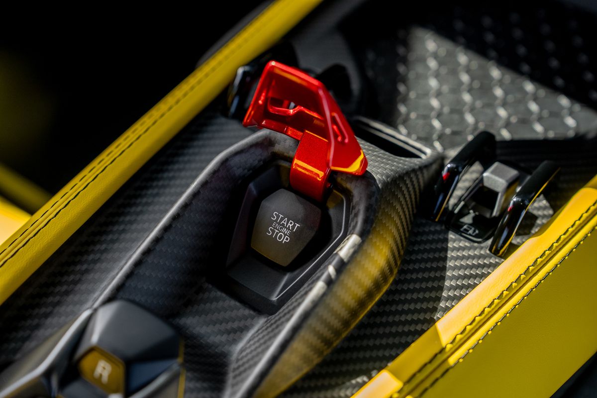 LAMBORGHINI REVUELTO PHEV S-A