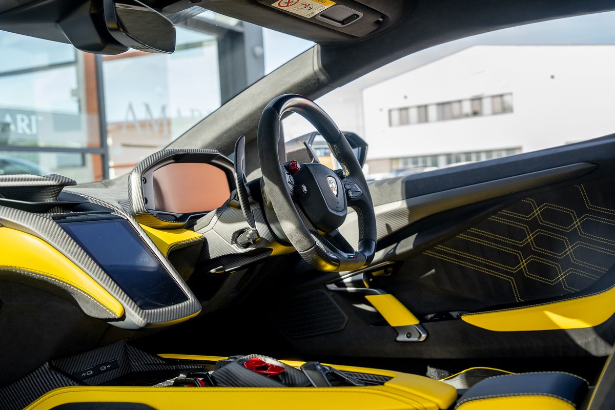 LAMBORGHINI REVUELTO PHEV S-A