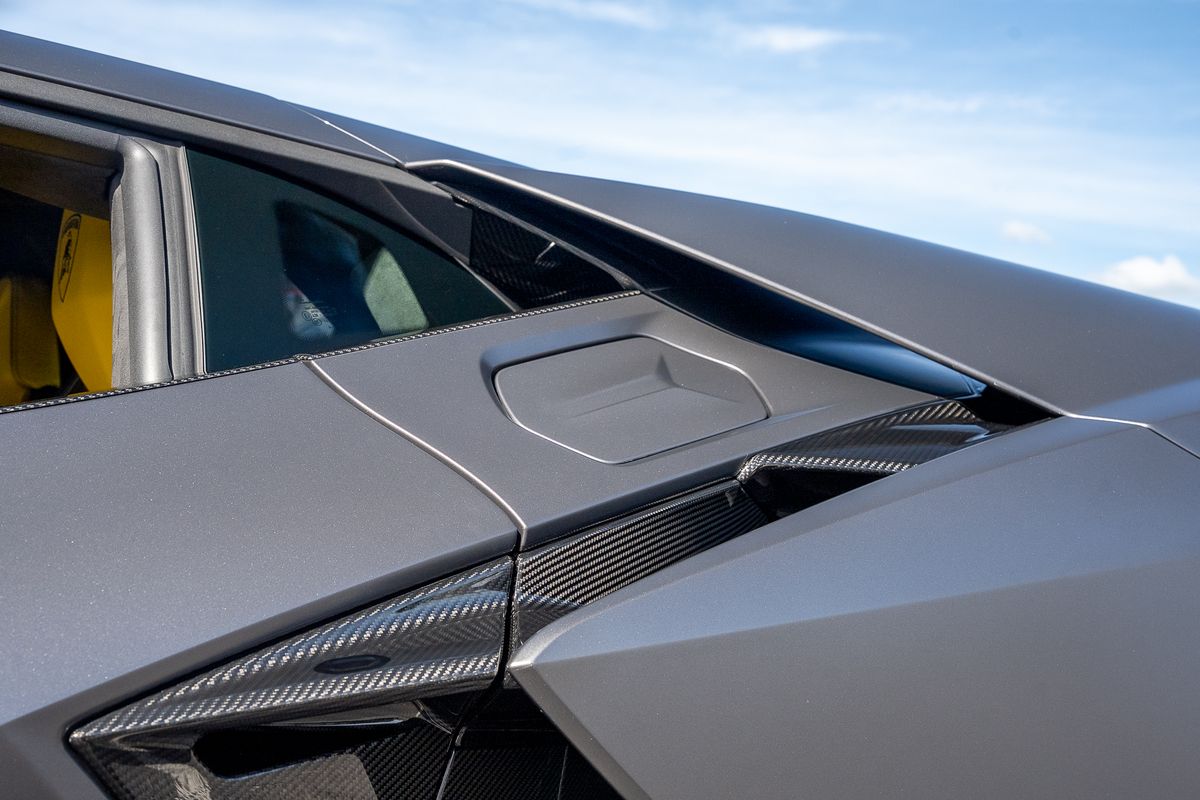 LAMBORGHINI REVUELTO PHEV S-A