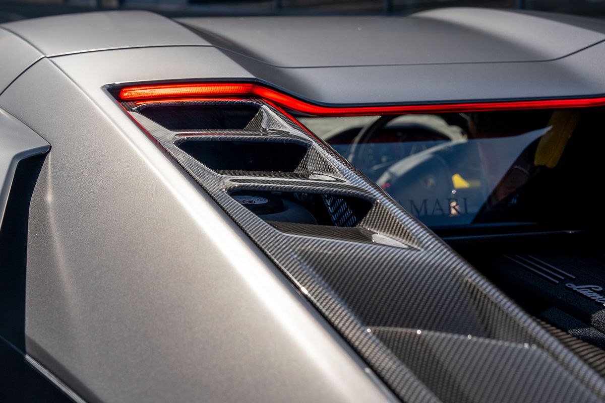 LAMBORGHINI REVUELTO PHEV S-A