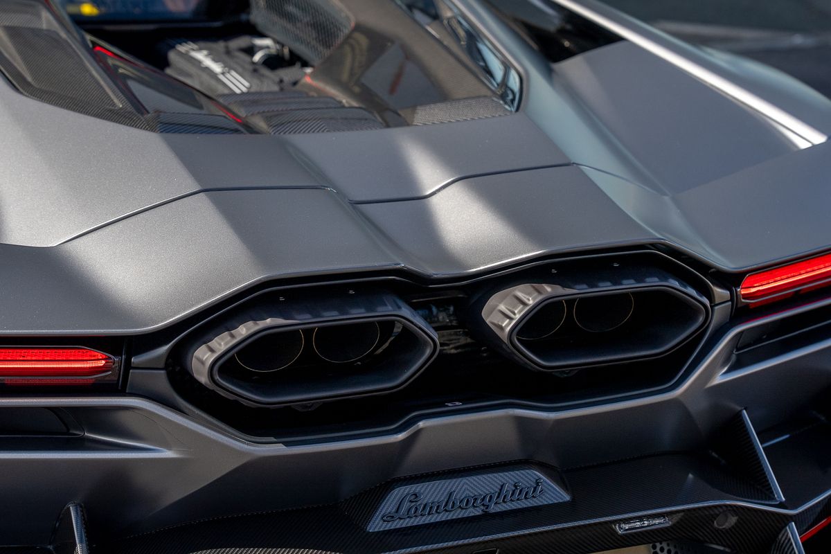 LAMBORGHINI REVUELTO PHEV S-A