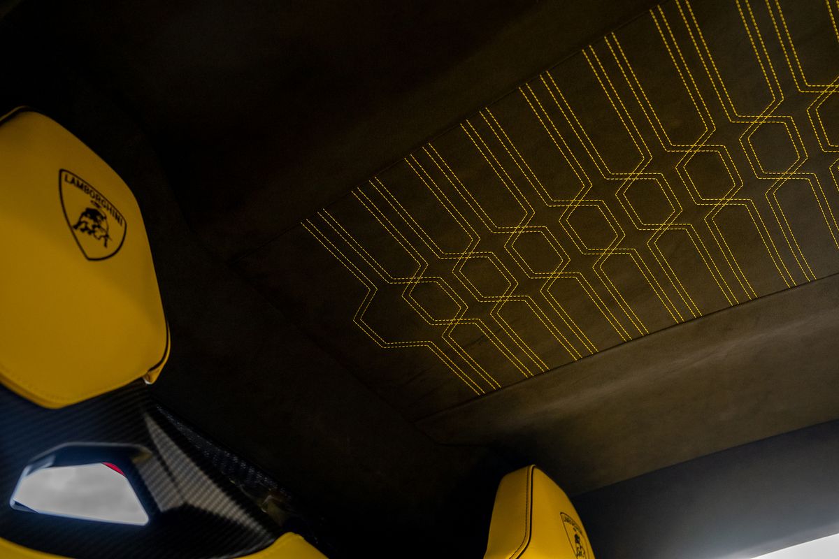 LAMBORGHINI REVUELTO PHEV S-A