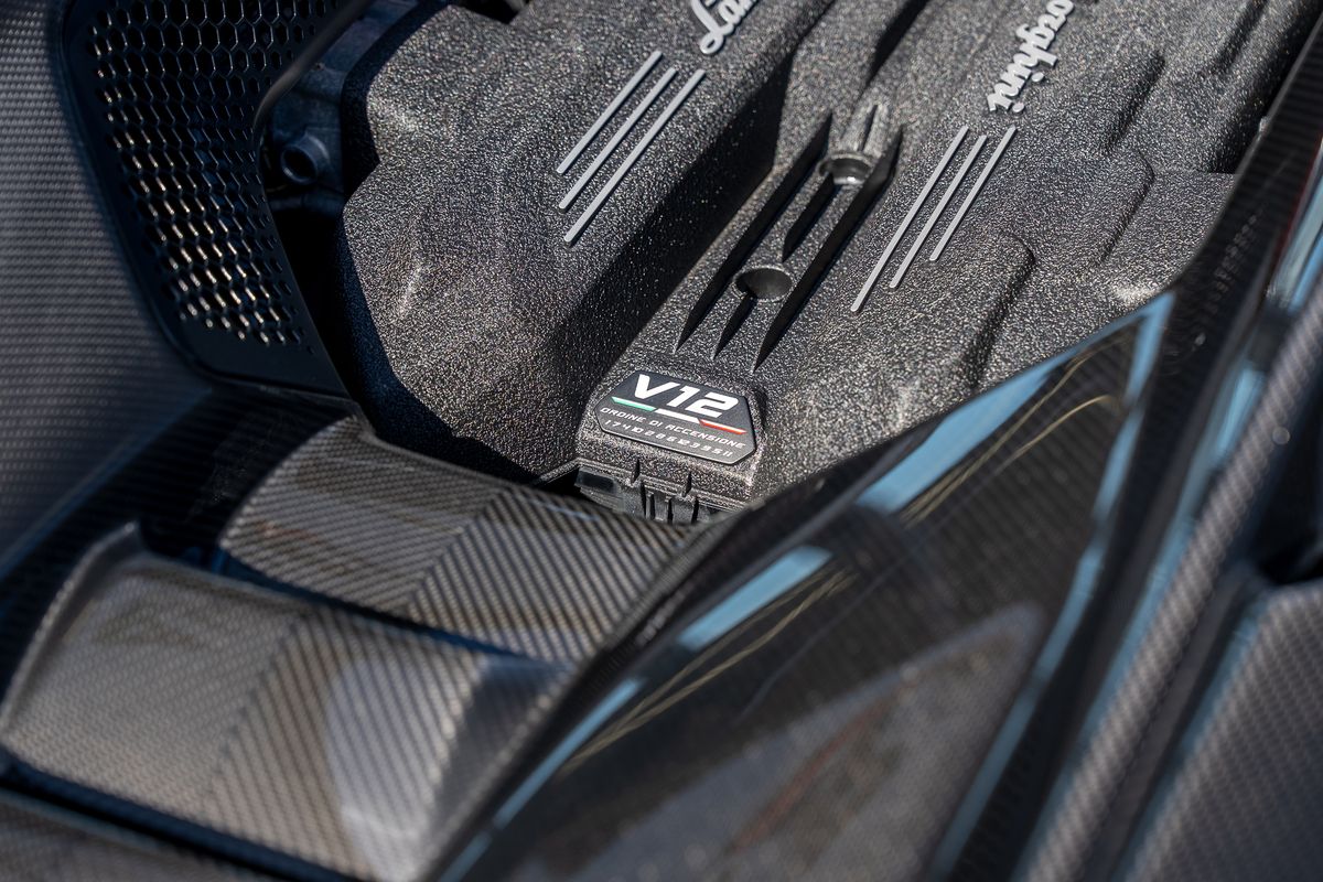 LAMBORGHINI REVUELTO PHEV S-A