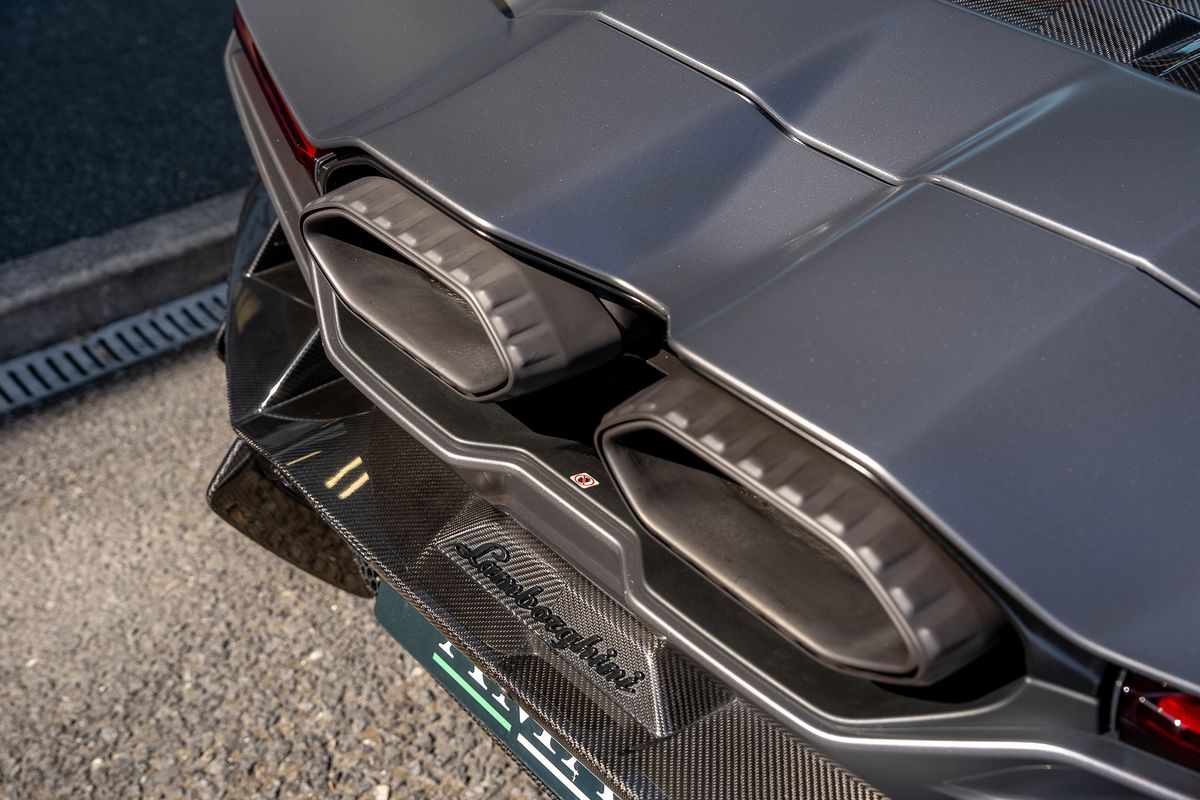 LAMBORGHINI REVUELTO PHEV S-A
