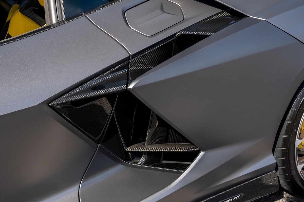 LAMBORGHINI REVUELTO PHEV S-A