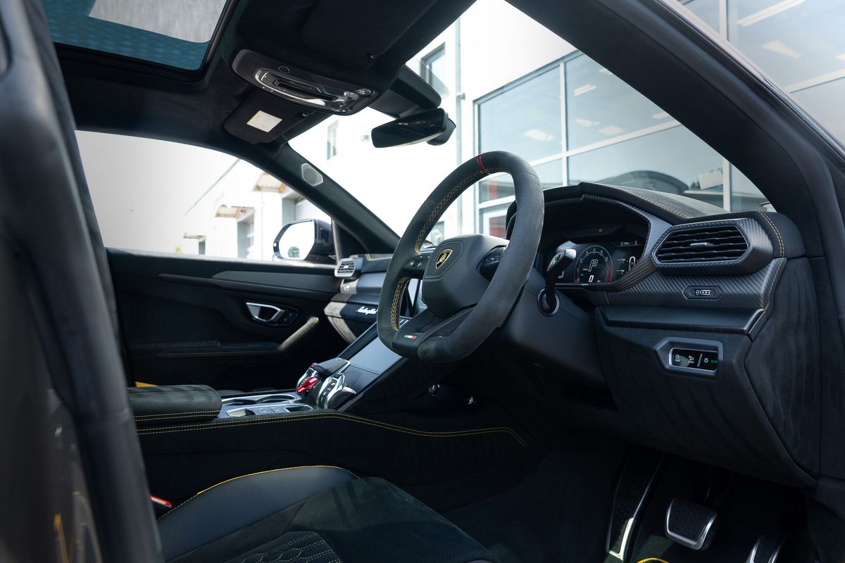 LAMBORGHINI URUS PERFORMANTE VAT QUALIFYING