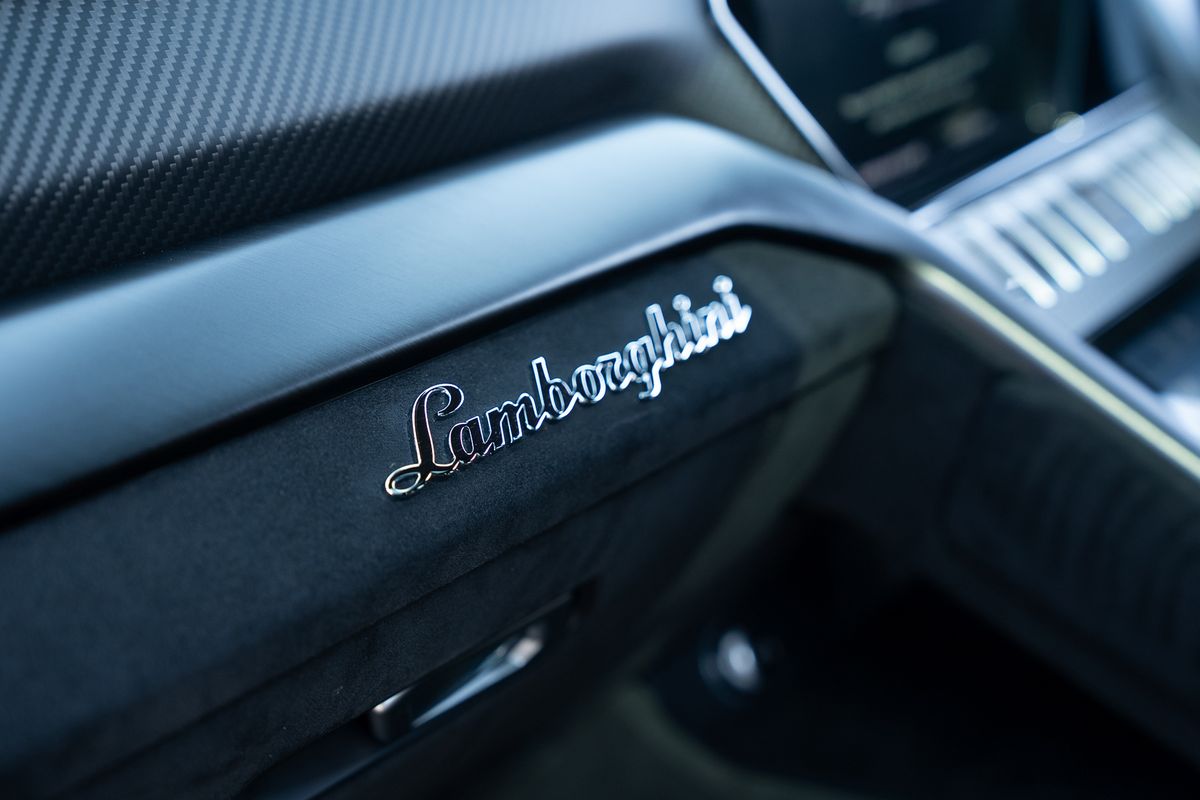 LAMBORGHINI URUS PERFORMANTE VAT QUALIFYING