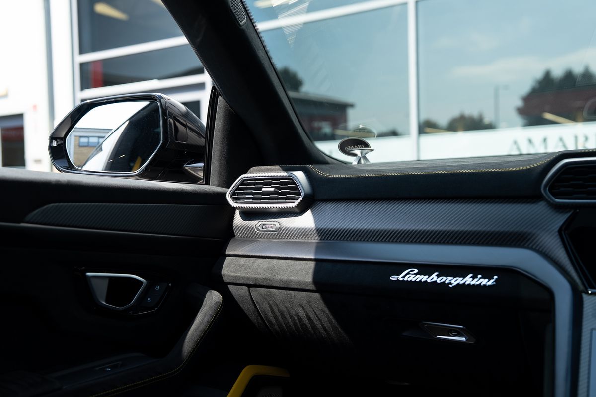 LAMBORGHINI URUS PERFORMANTE VAT QUALIFYING