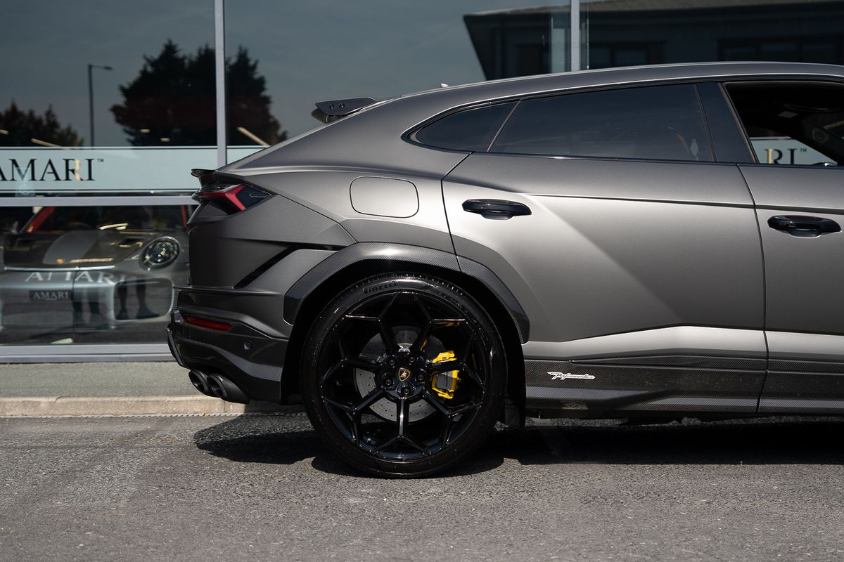 LAMBORGHINI URUS PERFORMANTE VAT QUALIFYING