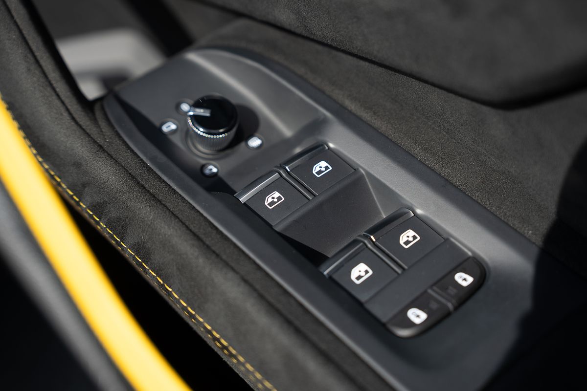 LAMBORGHINI URUS PERFORMANTE VAT QUALIFYING