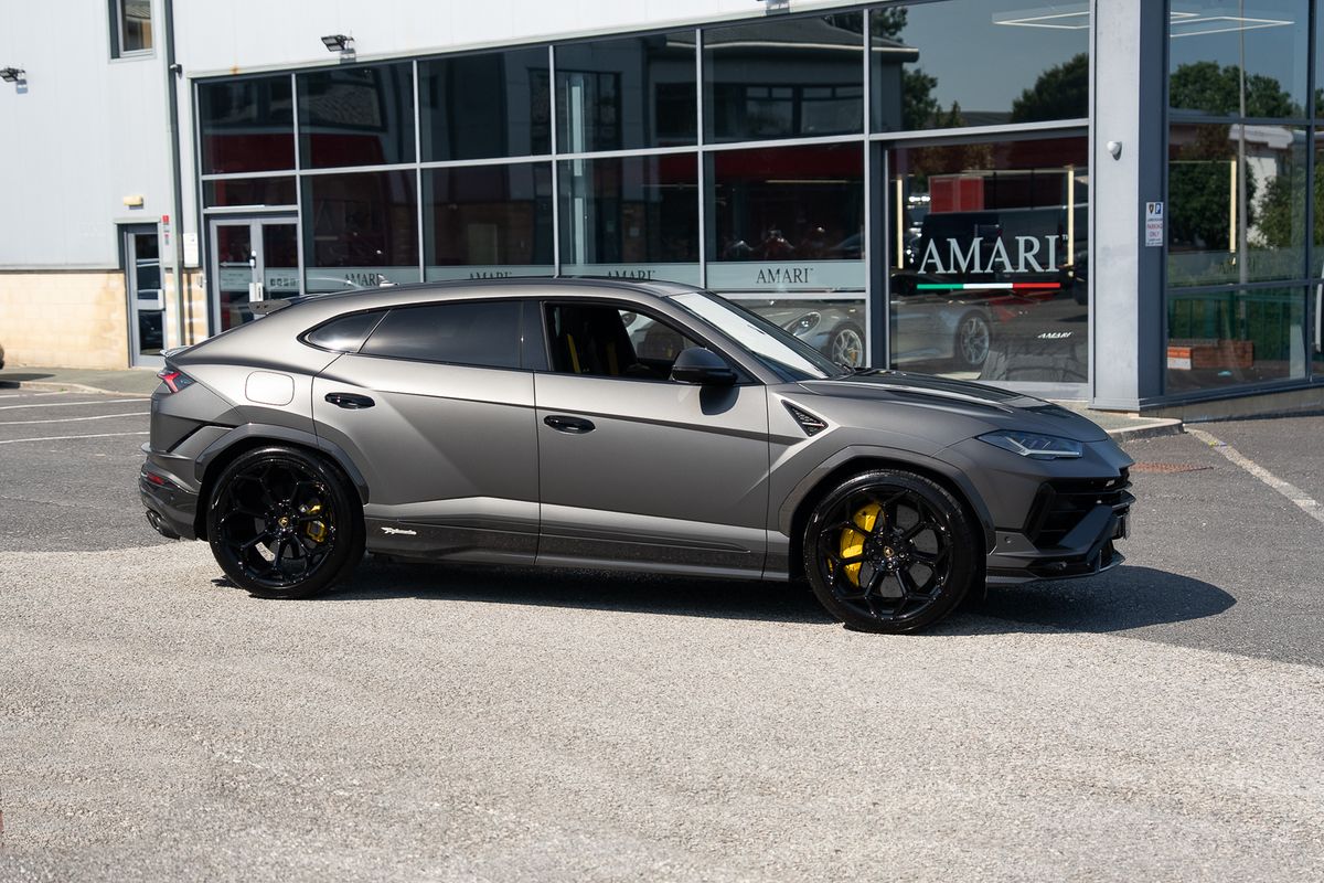 LAMBORGHINI URUS PERFORMANTE VAT QUALIFYING