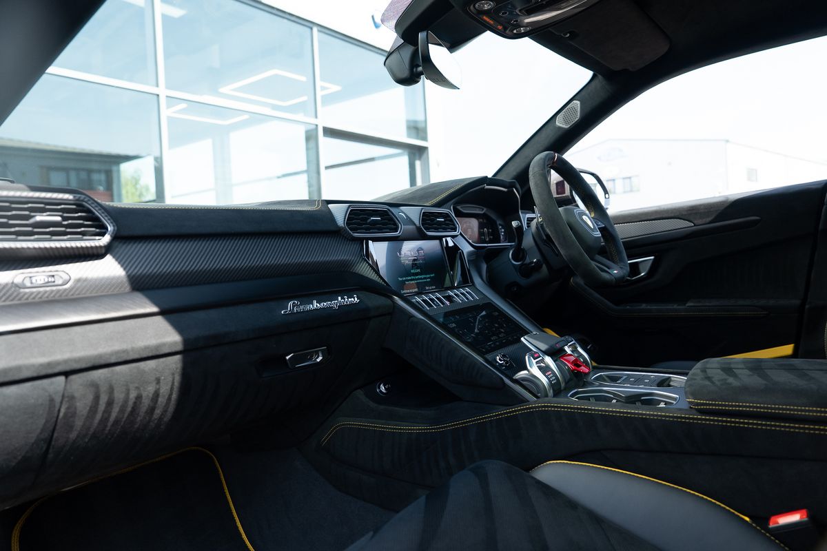 LAMBORGHINI URUS PERFORMANTE VAT QUALIFYING