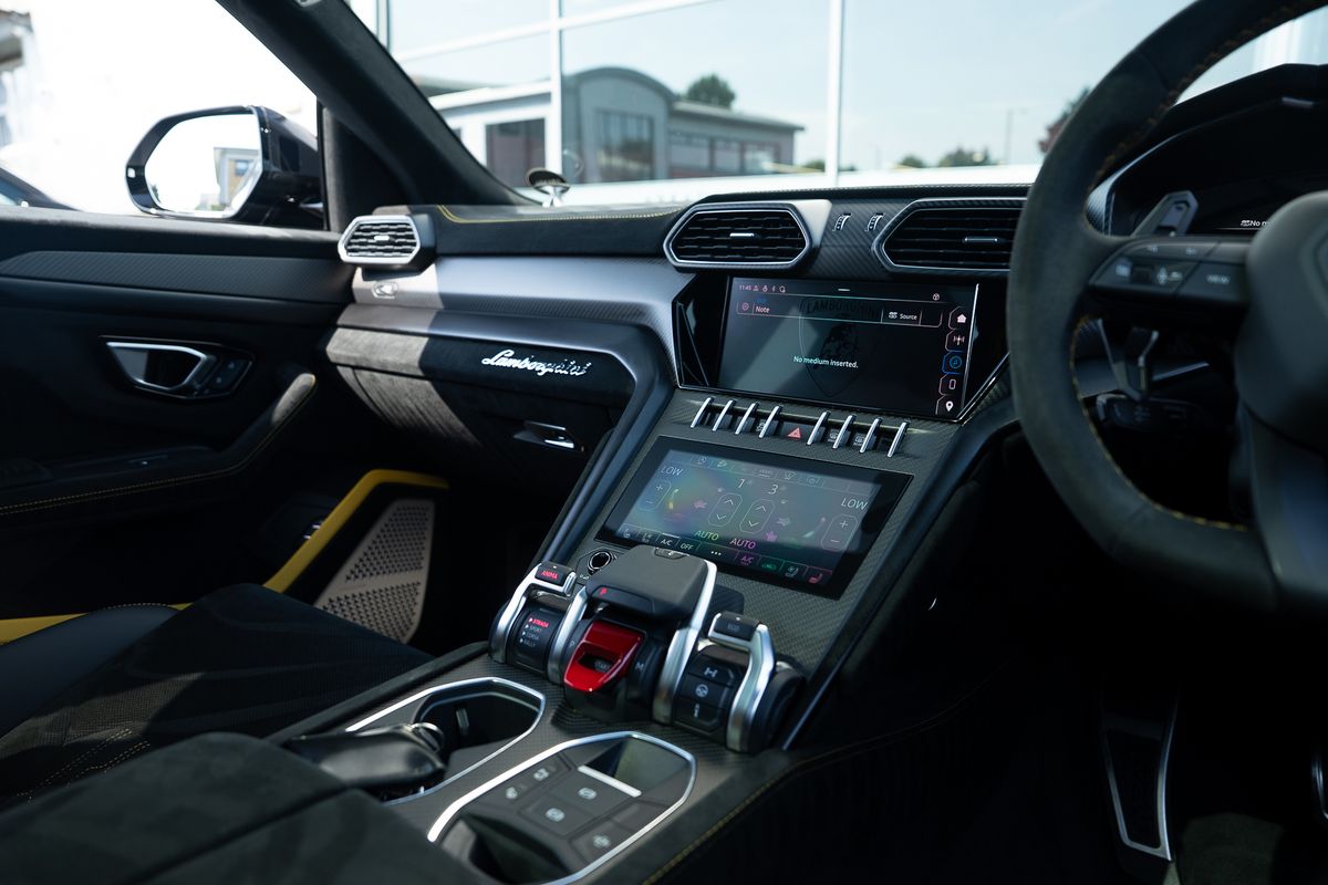 LAMBORGHINI URUS PERFORMANTE VAT QUALIFYING