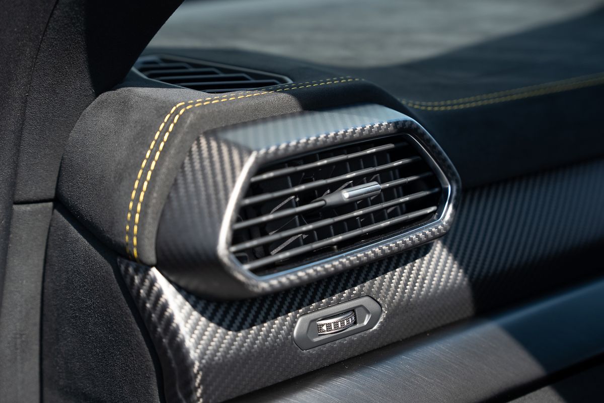 LAMBORGHINI URUS PERFORMANTE VAT QUALIFYING