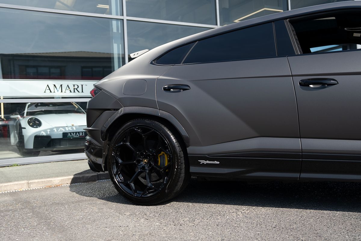 LAMBORGHINI URUS PERFORMANTE VAT QUALIFYING