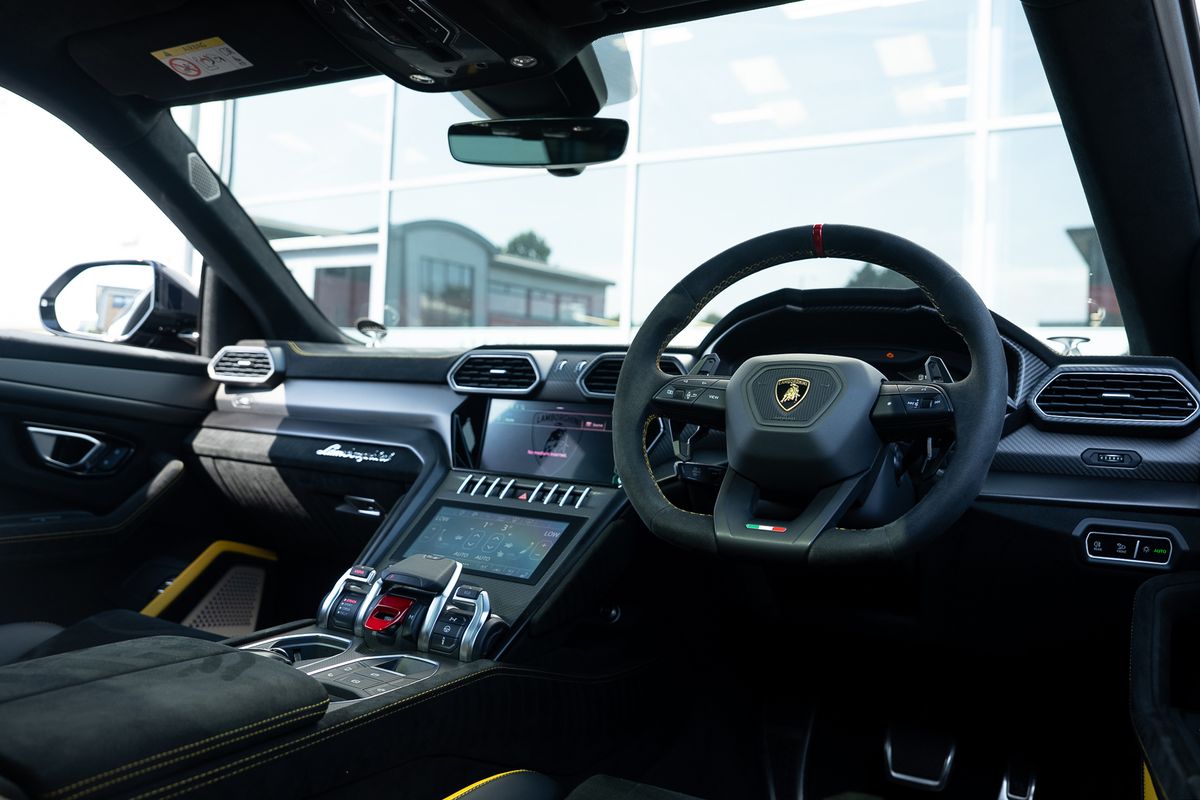 LAMBORGHINI URUS PERFORMANTE VAT QUALIFYING