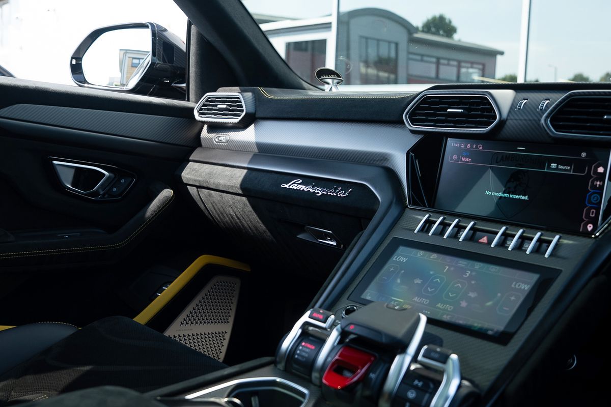 LAMBORGHINI URUS PERFORMANTE VAT QUALIFYING