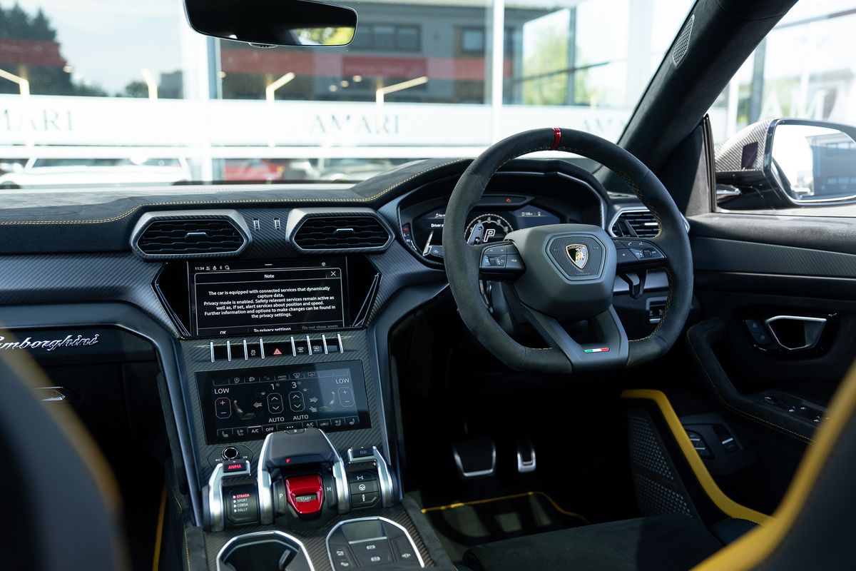 LAMBORGHINI URUS PERFORMANTE VAT QUALIFYING