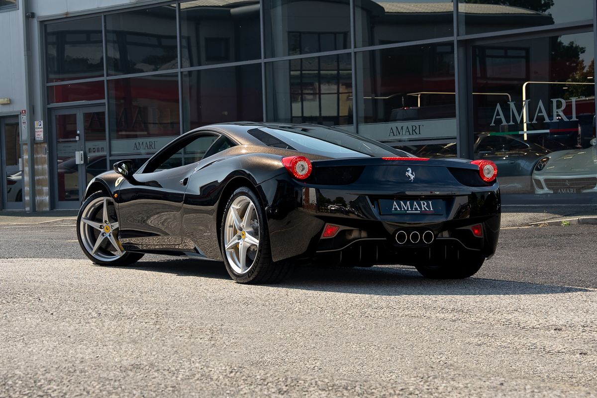 FERRARI 458 ITALIA COUPE V8