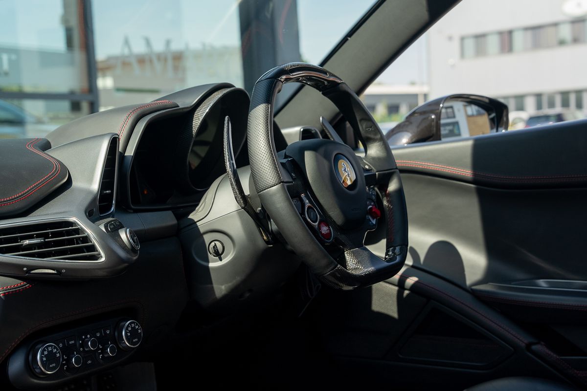 FERRARI 458 ITALIA COUPE V8