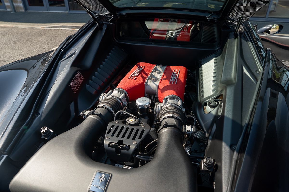 FERRARI 458 ITALIA COUPE V8