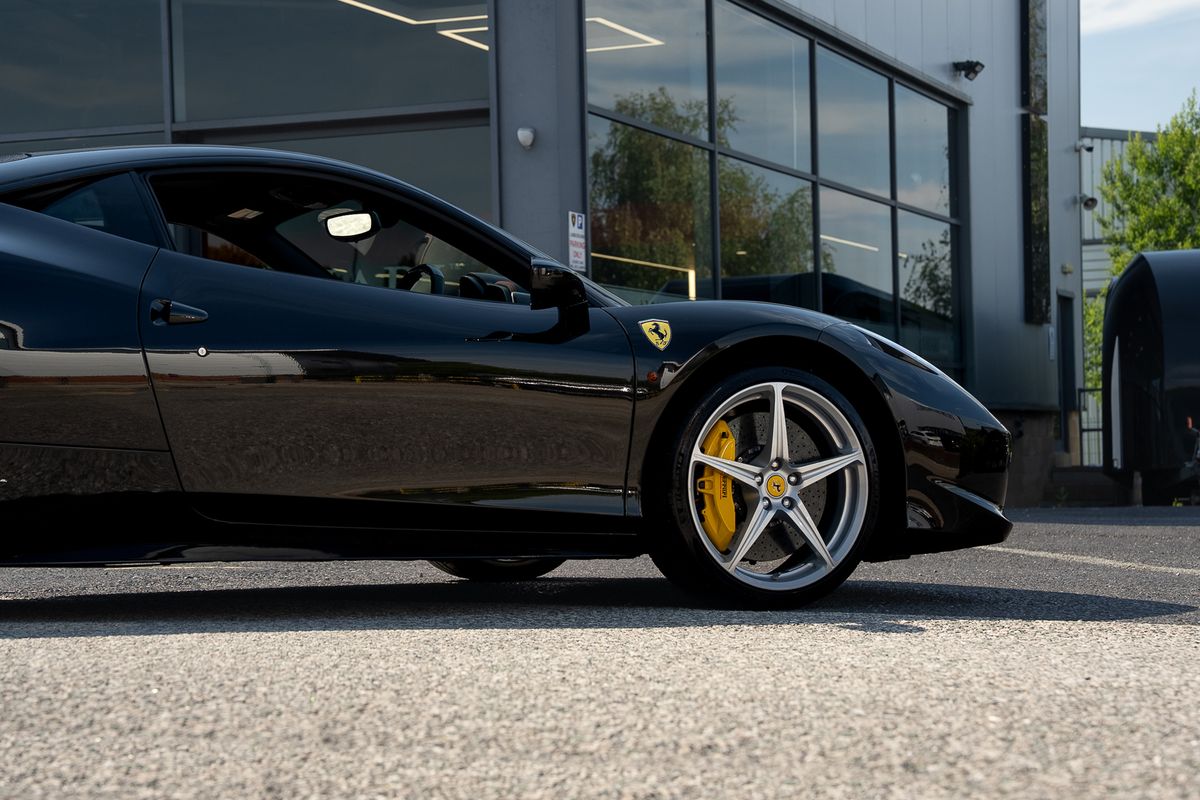 FERRARI 458 ITALIA COUPE V8