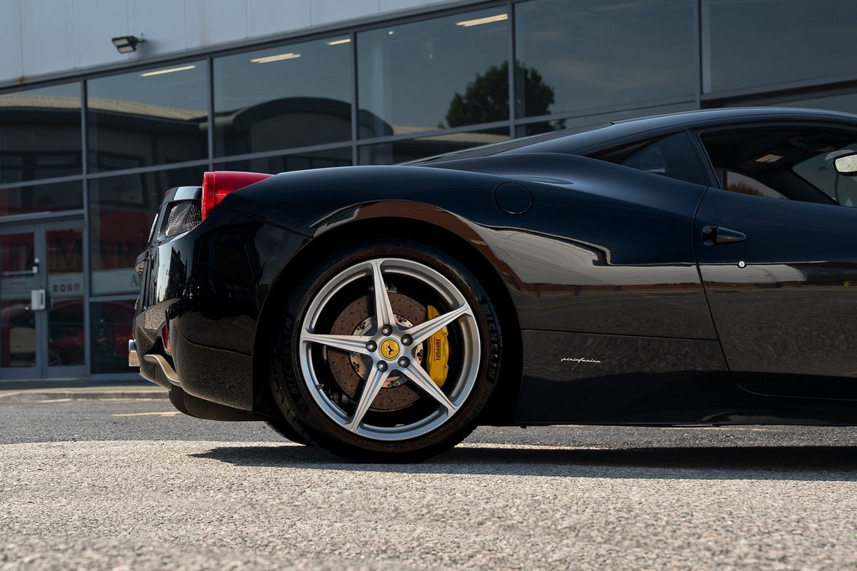 FERRARI 458 ITALIA COUPE V8