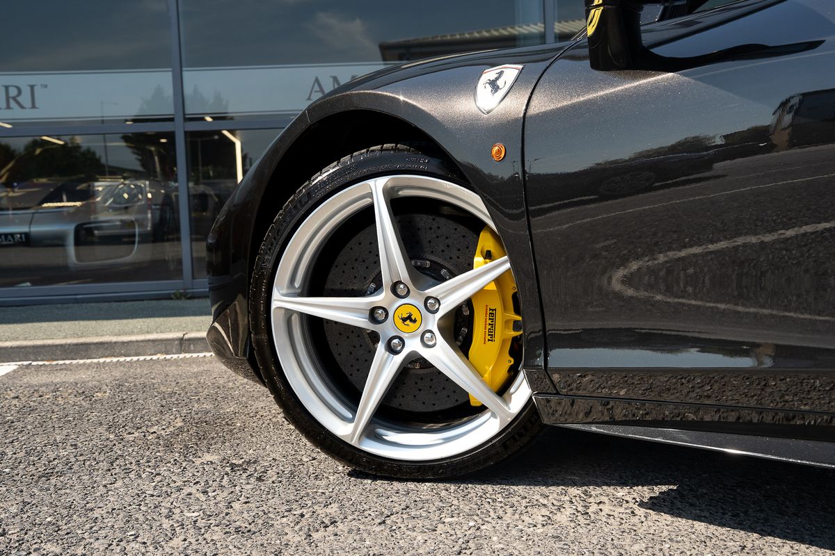 FERRARI 458 ITALIA COUPE V8