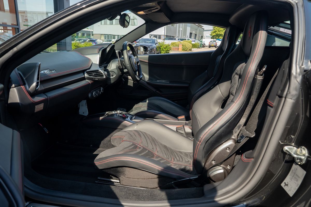 FERRARI 458 ITALIA COUPE V8